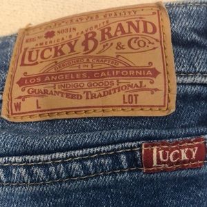 BUNDLE🛍 3/$25 - Lucky Brand & Co. embroidery detailed AvaSkinny jeans.